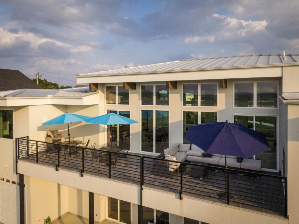 THE OASIS AT CANYON LAKE home Main image